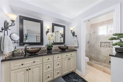Bath - 15510 Surrey Ct, Riverside, CA 92506 photo 2 of 6