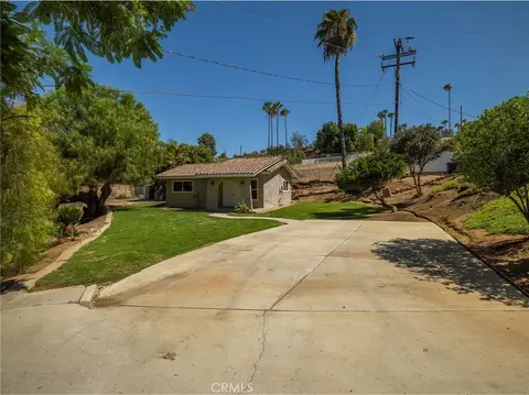 Exterior - 15510 Surrey Ct, Riverside, CA 92506 photo 18 of 22