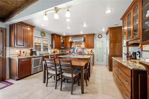 Kitchen - 8424 Pumalo St, Rancho Cucamonga, CA 91701 photo 3 of 4