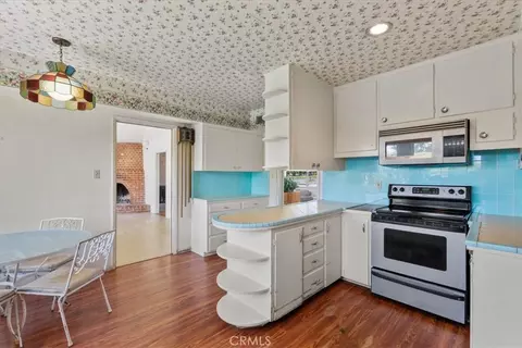 Kitchen - 306 E Hawthorne, Ontario, CA 91764 photo 4 of 5