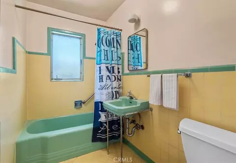 Bath - 306 E Hawthorne, Ontario, CA 91764 photo 1 of 3