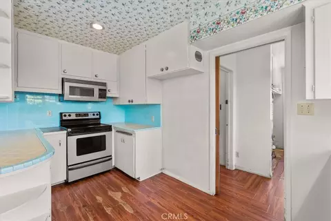 Kitchen - 306 E Hawthorne, Ontario, CA 91764 photo 2 of 5