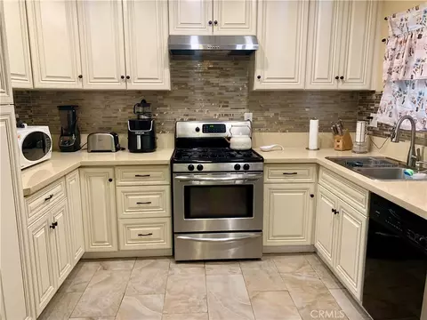 Kitchen - 4751 Howard, Montclair, CA 91763 photo 3 of 3