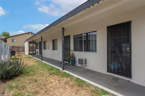 595 W Shamrock St, Rialto, CA 92376 photo 8