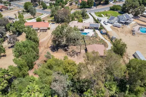 View/Area - 18563 Chickory, Riverside, CA 92504 photo 2 of 5