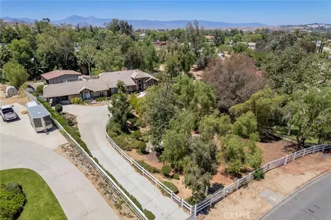 View/Area - 18563 Chickory, Riverside, CA 92504 photo 4 of 5