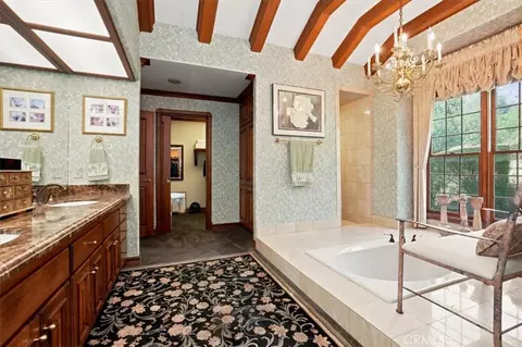 Bath - 2445 Rolling Ridge Rd, Riverside, CA 92506 photo 5 of 5