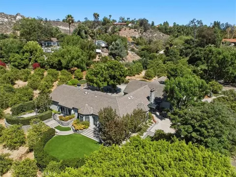 View/Area - 2445 Rolling Ridge Rd, Riverside, CA 92506 photo 7 of 9