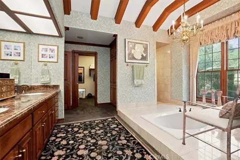Bath - 2445 Rolling Ridge Rd, Riverside, CA 92506 photo 5 of 5