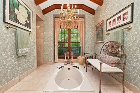 Bath - 2445 Rolling Ridge Rd, Riverside, CA 92506 photo 4 of 5