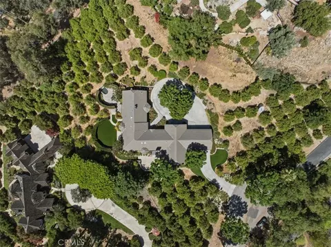 View/Area - 2445 Rolling Ridge Rd, Riverside, CA 92506 photo 5 of 10