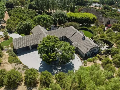 View/Area - 2445 Rolling Ridge Rd, Riverside, CA 92506 photo 3 of 9
