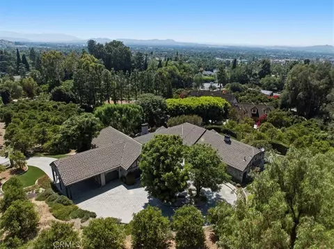 View/Area - 2445 Rolling Ridge Rd, Riverside, CA 92506 photo 2 of 9