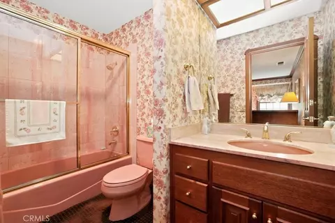 Bath - 2445 Rolling Ridge Rd, Riverside, CA 92506 photo 1 of 5