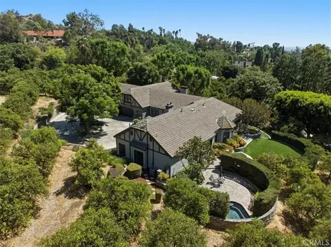 View/Area - 2445 Rolling Ridge Rd, Riverside, CA 92506 photo 6 of 10