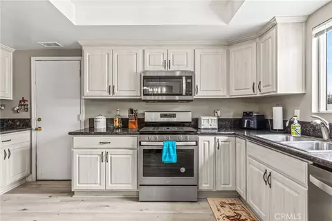 Kitchen - 3998 Bluff, Norco, CA 92860 photo 3 of 4