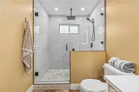Bath - 3998 Bluff, Norco, CA 92860 photo 2 of 4