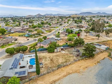 View/Area - 3998 Bluff, Norco, CA 92860 photo 2 of 10