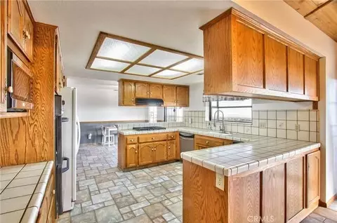 Kitchen - 8441 Sierra Vis, Phelan, CA 92371 photo 1 of 1
