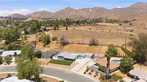 View/Area - 3682 Mt Vernon, Riverside, CA 92507 photo 5 of 8