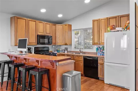 Kitchen - 23377 Crestview, Crestline, CA 92325 photo 1 of 3