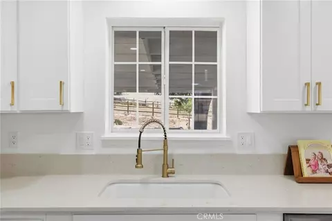 Kitchen - 21009 Brentwood, Tehachapi, CA 93561 photo 7 of 7