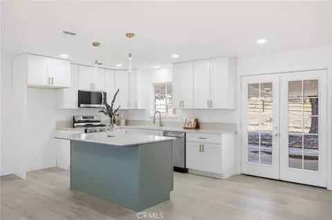 Kitchen - 21009 Brentwood, Tehachapi, CA 93561 photo 1 of 7