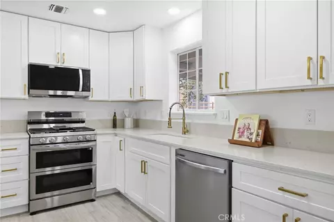 Kitchen - 21009 Brentwood, Tehachapi, CA 93561 photo 6 of 7
