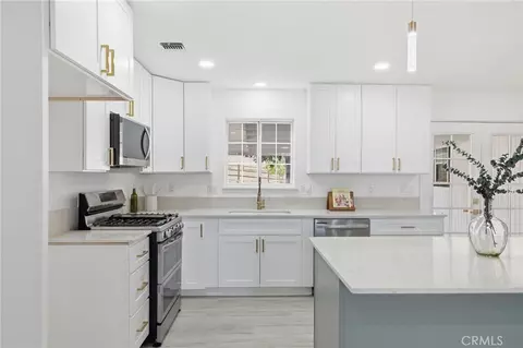 Kitchen - 21009 Brentwood, Tehachapi, CA 93561 photo 3 of 7