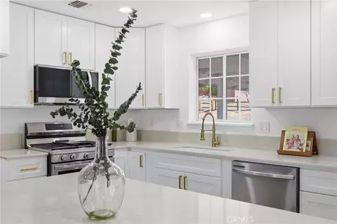 Kitchen - 21009 Brentwood, Tehachapi, CA 93561 photo 4 of 7