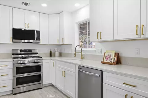 Kitchen - 21009 Brentwood, Tehachapi, CA 93561 photo 6 of 7