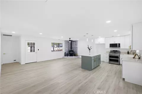 Living - 21009 Brentwood, Tehachapi, CA 93561 photo 2 of 8