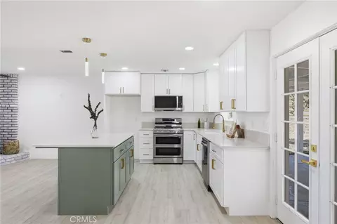 Kitchen - 21009 Brentwood, Tehachapi, CA 93561 photo 5 of 7