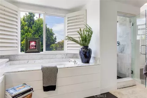 Bath - 1261 Pamplona Dr, Riverside, CA 92508 photo 6 of 6