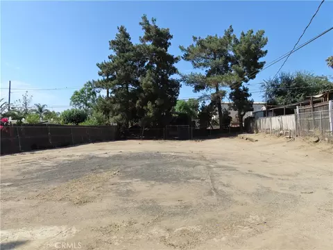 Exterior - 925 Navajo Rd, Perris, CA 92570 photo 5 of 10