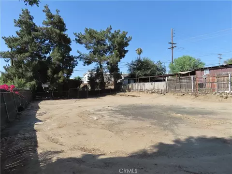 Exterior - 925 Navajo Rd, Perris, CA 92570 photo 7 of 10
