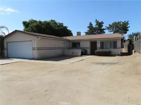 Exterior - 925 Navajo Rd, Perris, CA 92570 photo 2 of 10