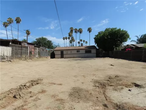 Exterior - 925 Navajo Rd, Perris, CA 92570 photo 8 of 10
