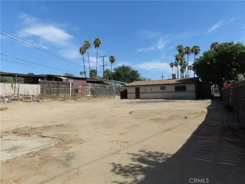 Exterior - 925 Navajo Rd, Perris, CA 92570 photo 9 of 10