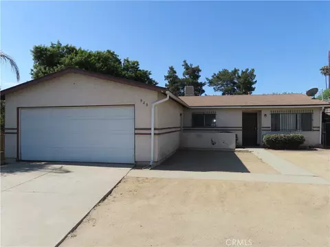 Exterior - 925 Navajo Rd, Perris, CA 92570 photo 3 of 10