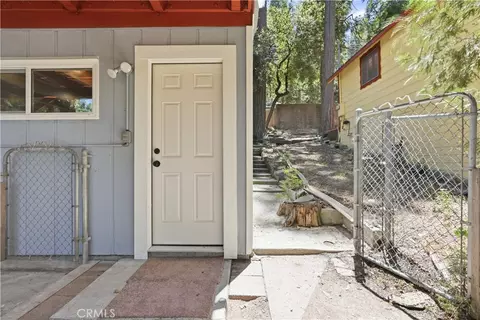 Exterior - 23388 Knapps Cutoff, Crestline, CA 92325 photo 6 of 11
