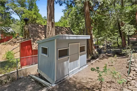 Exterior - 23388 Knapps Cutoff, Crestline, CA 92325 photo 7 of 11