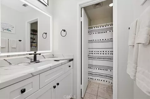 Bath - 1327 Carriage Ln, Perris, CA 92571 photo 1 of 3