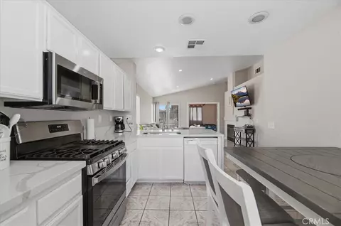 Kitchen - 1327 Carriage Ln, Perris, CA 92571 photo 4 of 5