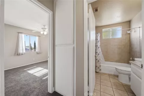 Entry Way - 18024 Alder St, Hesperia, CA 92345 photo 3 of 5
