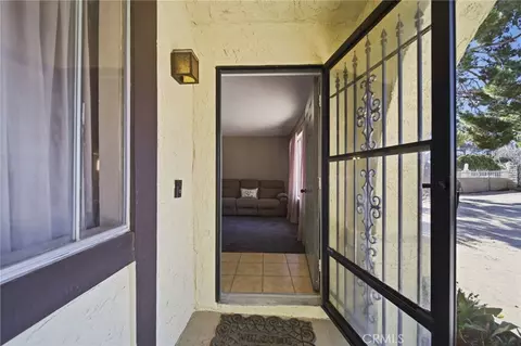 Entry Way - 18024 Alder St, Hesperia, CA 92345 photo 1 of 5