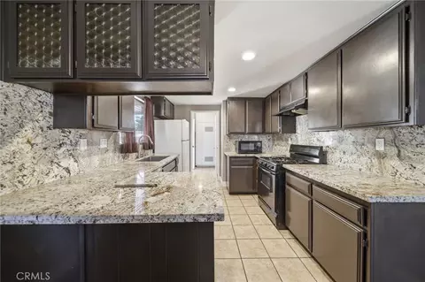 Kitchen - 18024 Alder St, Hesperia, CA 92345 photo 1 of 5