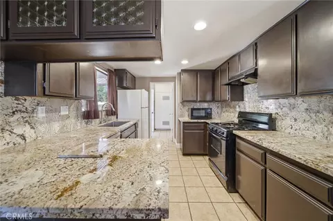 Kitchen - 18024 Alder St, Hesperia, CA 92345 photo 2 of 5