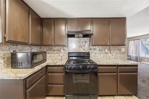 Kitchen - 18024 Alder St, Hesperia, CA 92345 photo 4 of 5