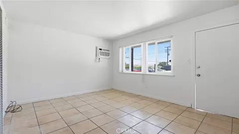 Living - 511 E Fredricks, Barstow, CA 92311 photo 4 of 6